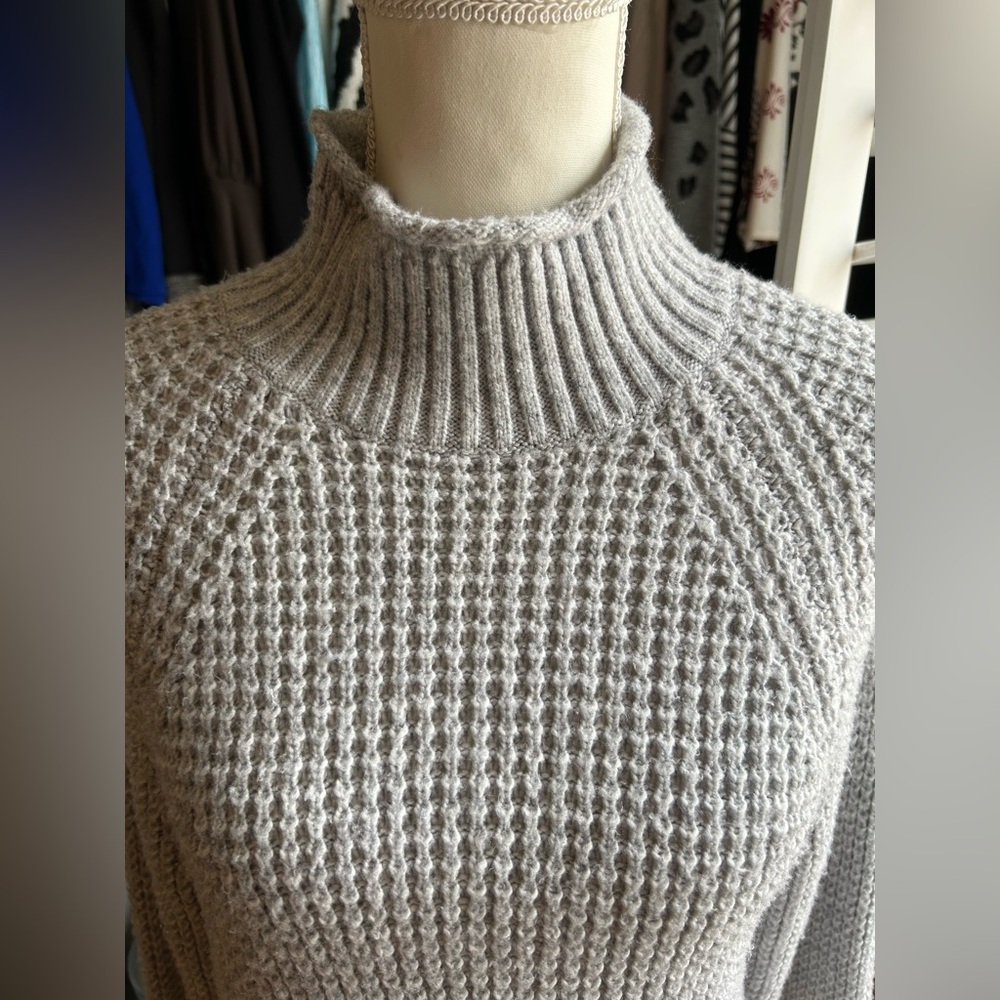 American Eagle Outfitters Gray Turtleneck Chunky Knit Sweater in Women's XS - Picture 2 of 6